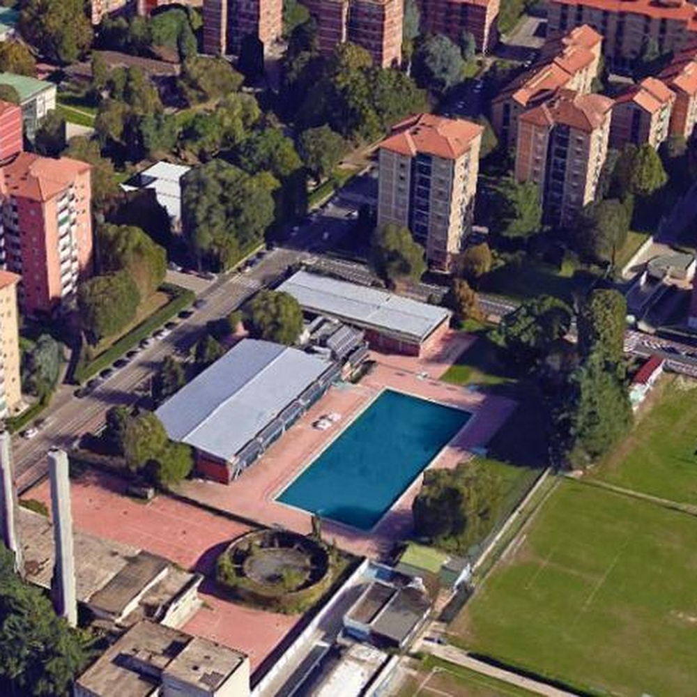 Milano, uomo trovato morto dentro una piscina pubblica