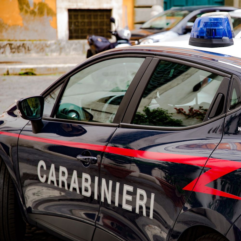 Milano, vigilante spara e ferisce il figlio della compagna