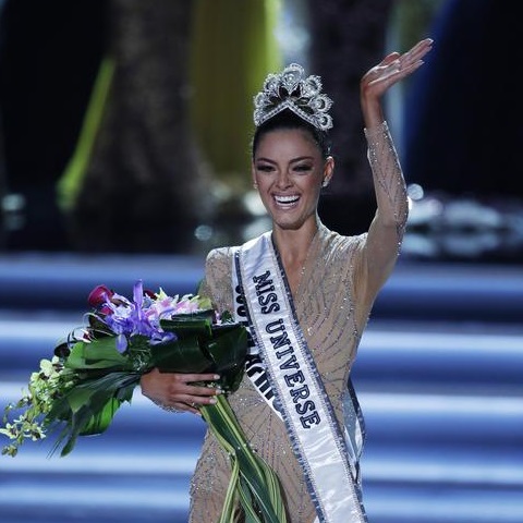 Miss Universo, vince la sudafricana Demi-Leigh Nel-Peters