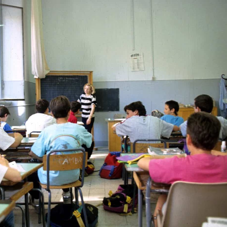 Modena, studente 17enne colpisce con un pugno un professore