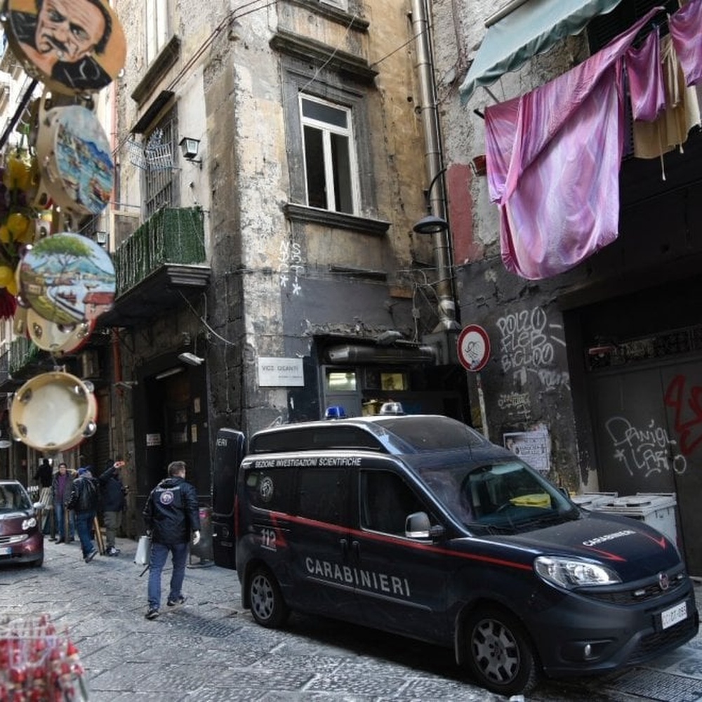 Napoli, colpi di pistola contro storica pizzeria Di Matteo