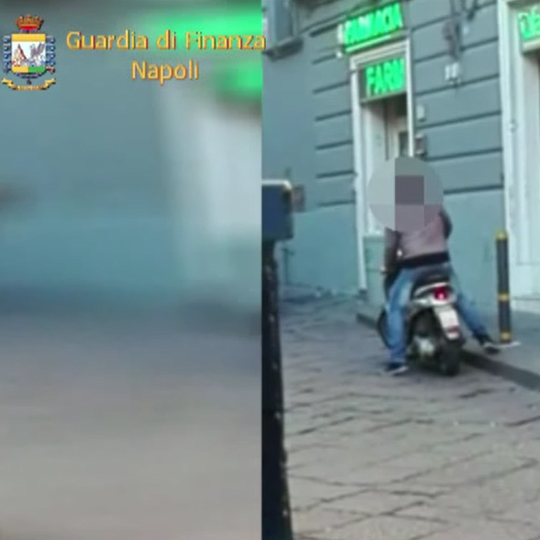 Napoli, scoperto falso cieco, guidava scooter, accusato di truffa