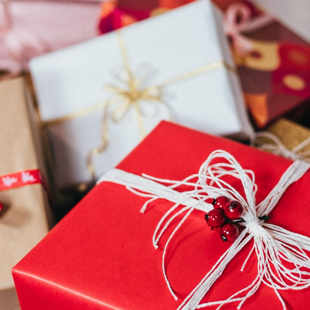 Natale, un italiano su 5 ricicla i regali indesiderati