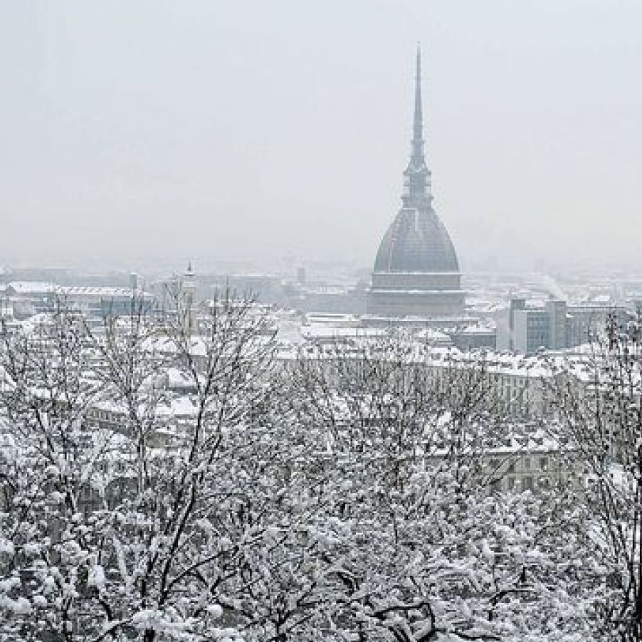 Neve e gelo da Nord a Sud,  a Genova fiocchi anche in riva al mare