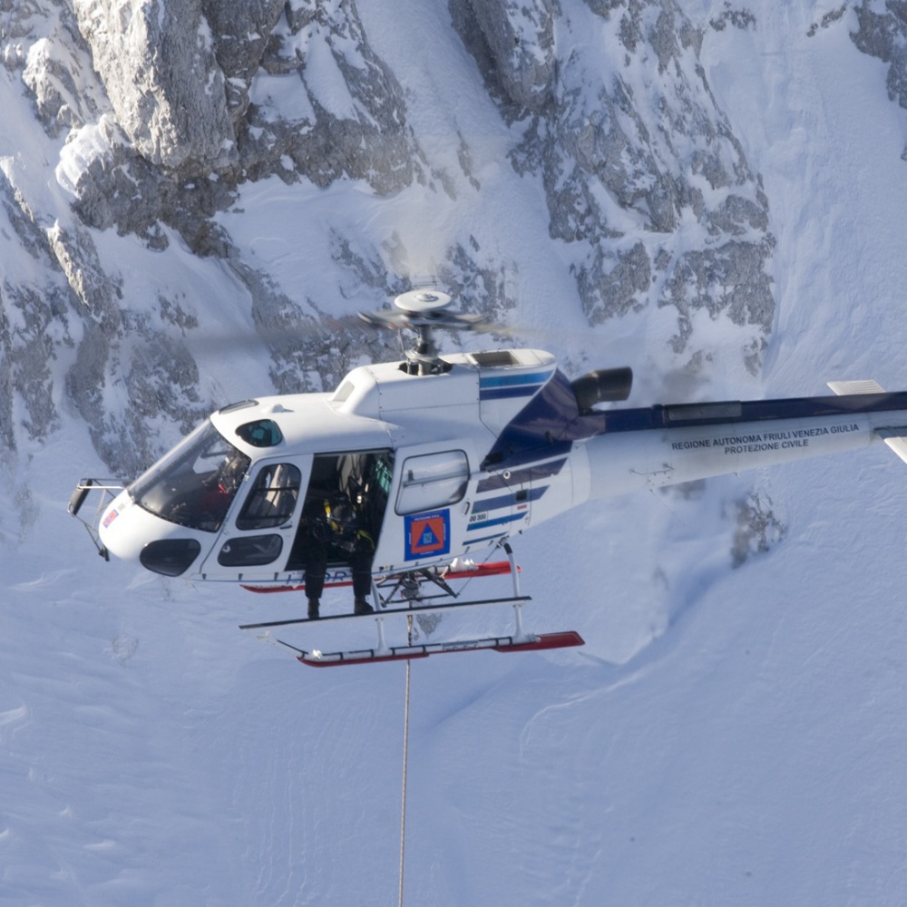 Neve, valanga in Valle d'Aosta travolge uno scialpinista