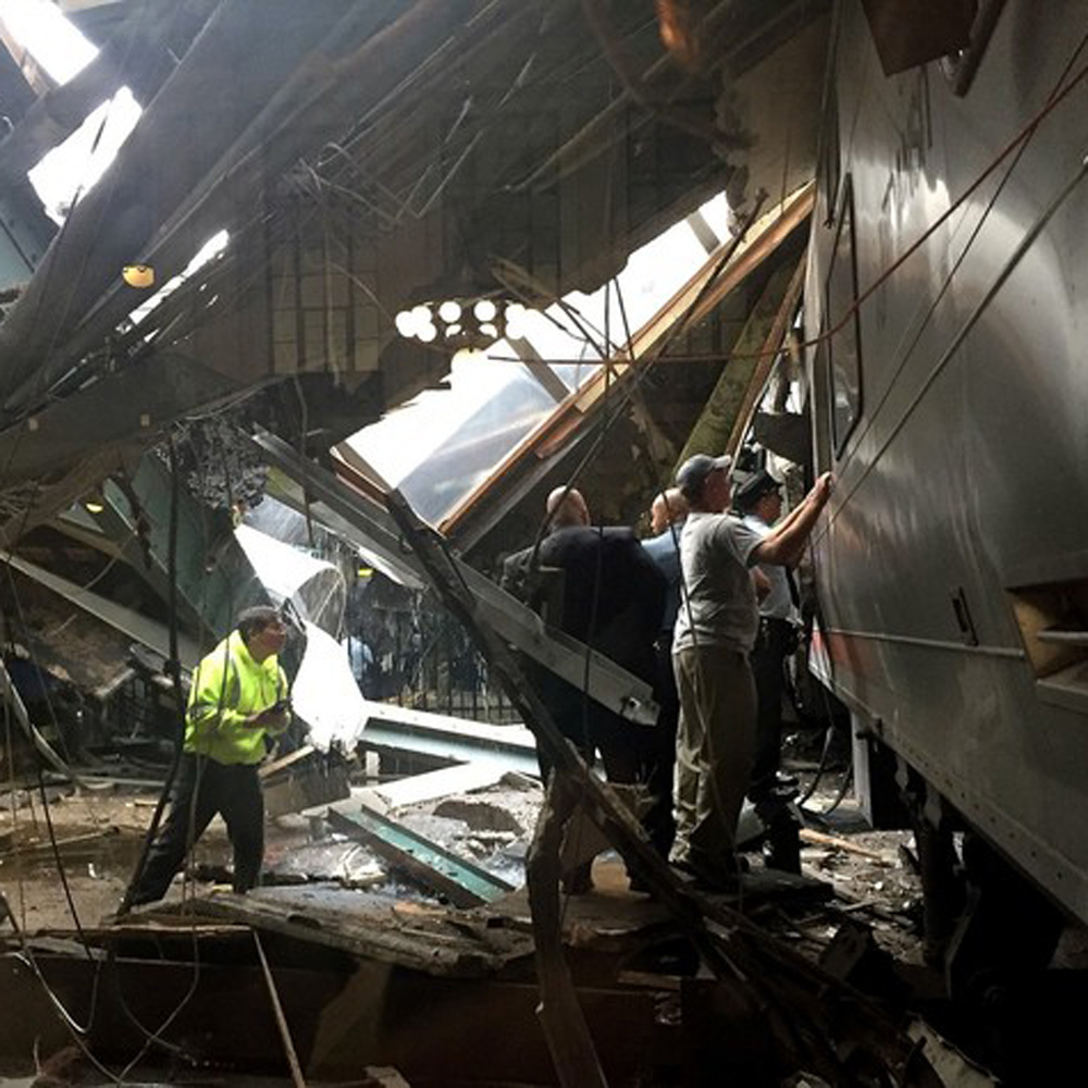 New Jersey, tre morti e 100 feriti in un incidente ferroviario