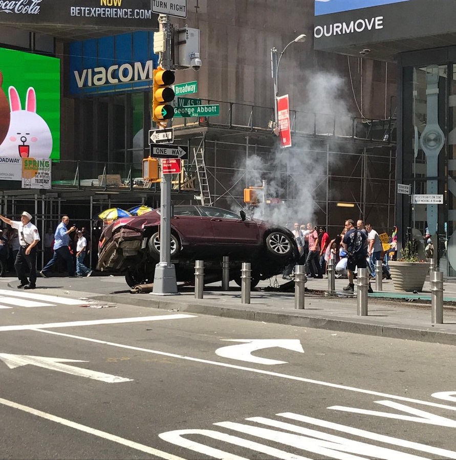 New York, auto contro pedoni a Times Square: 1 vittima