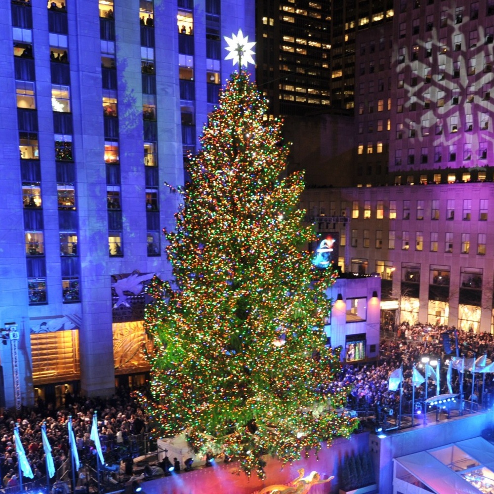 New York, si accende l’albero del Rockefeller Center