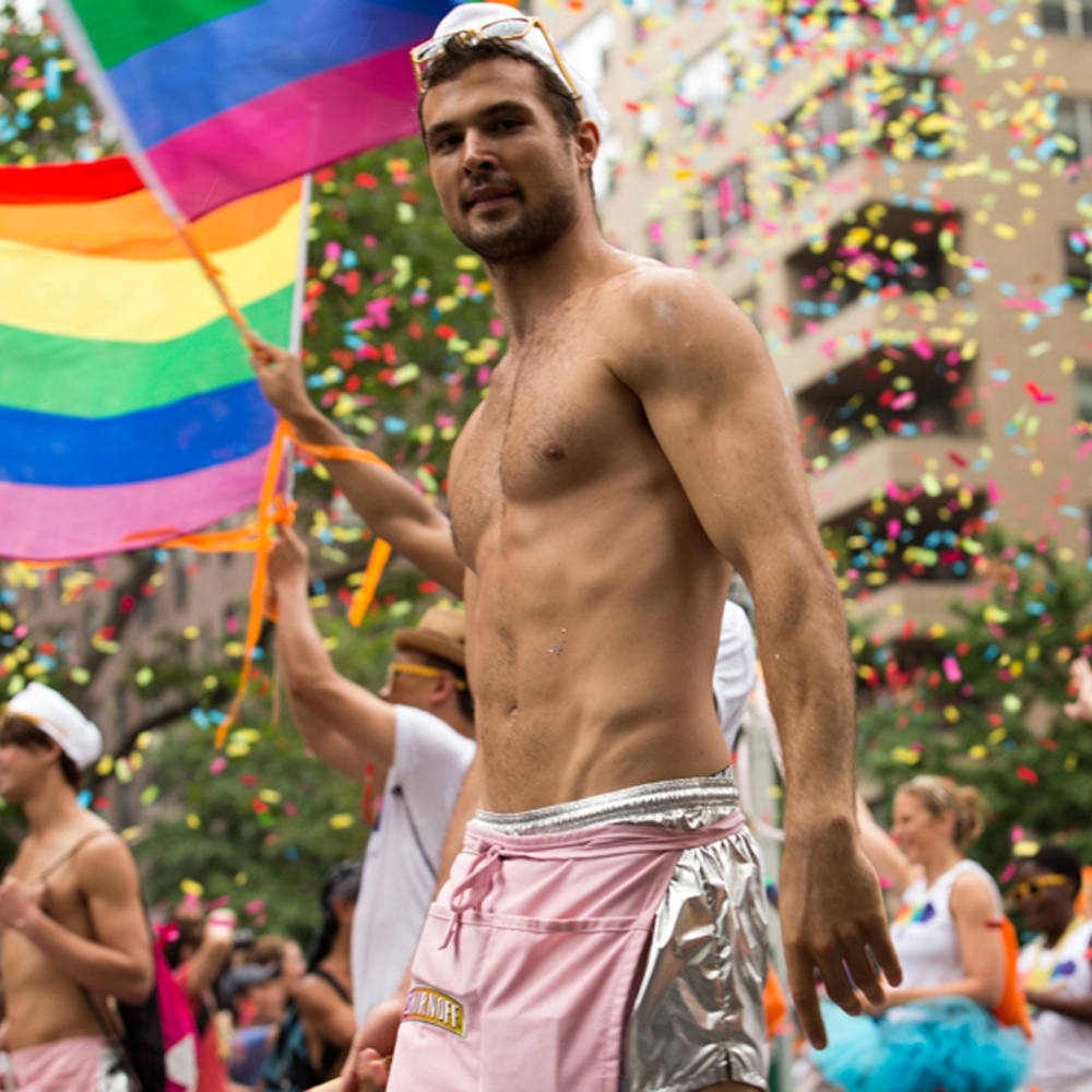 New York si tinge di arcobaleno per il World Pride