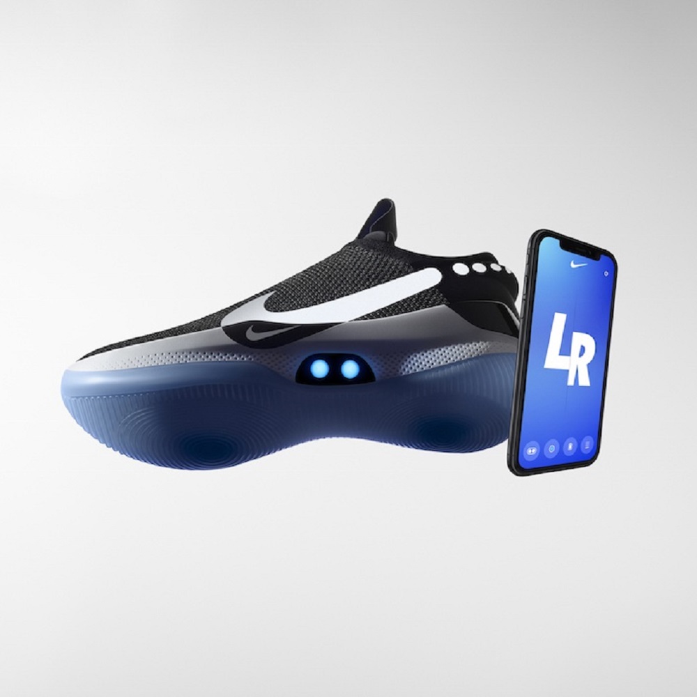 Nike, ecco le scarpe che si allacciano con lo smartphone