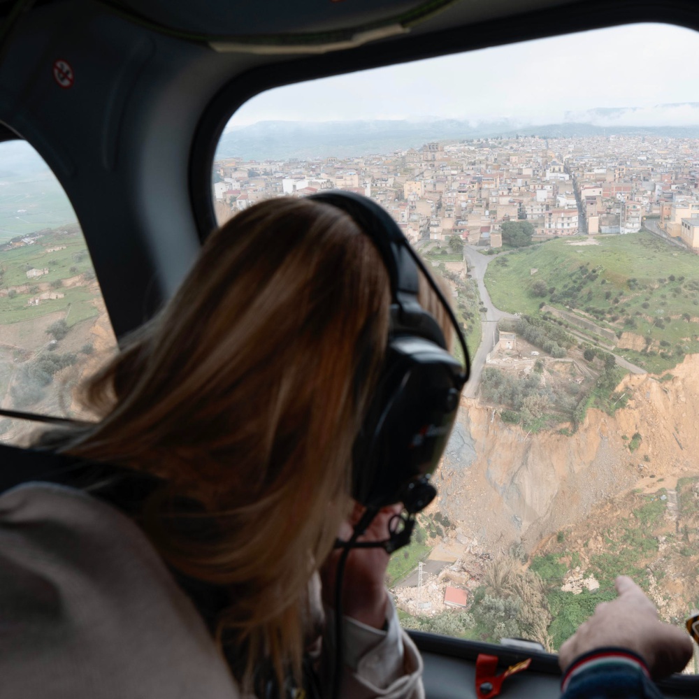 Niscemi, la premier Meloni in Sicilia per l’emergenza maltempo: “Nessun ritardo, il governo agirà celermente"