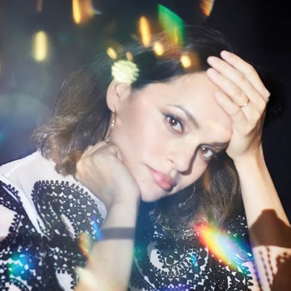 Norah Jones torna al jazz e alle sue origini