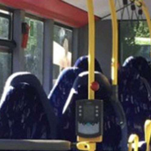 Norvegia, nazionalisti scambiano i sedili del bus per donne col burqa