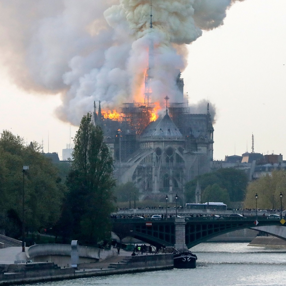Notre-Dame, scatta la gara di solidarietà per la ricostruzione