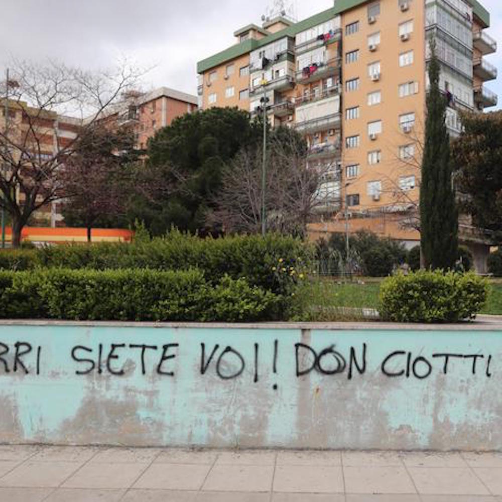 Nuove scritte contro don Luigi Ciotti a Palermo