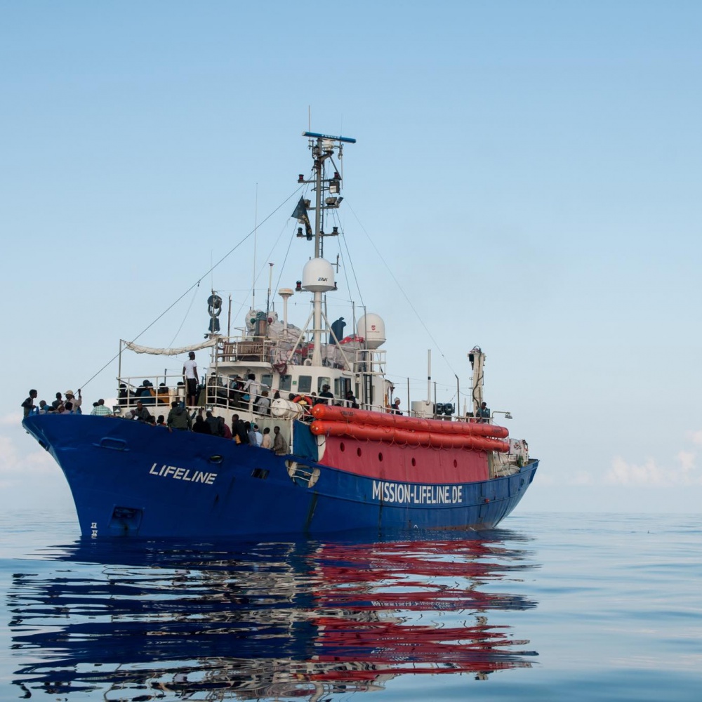 Ong Lifeline a Salvini, a bordo della nave ci sono esseri umani