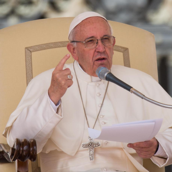 Papa Francesco, è scandalo andare in Chiesa ma odiare altri