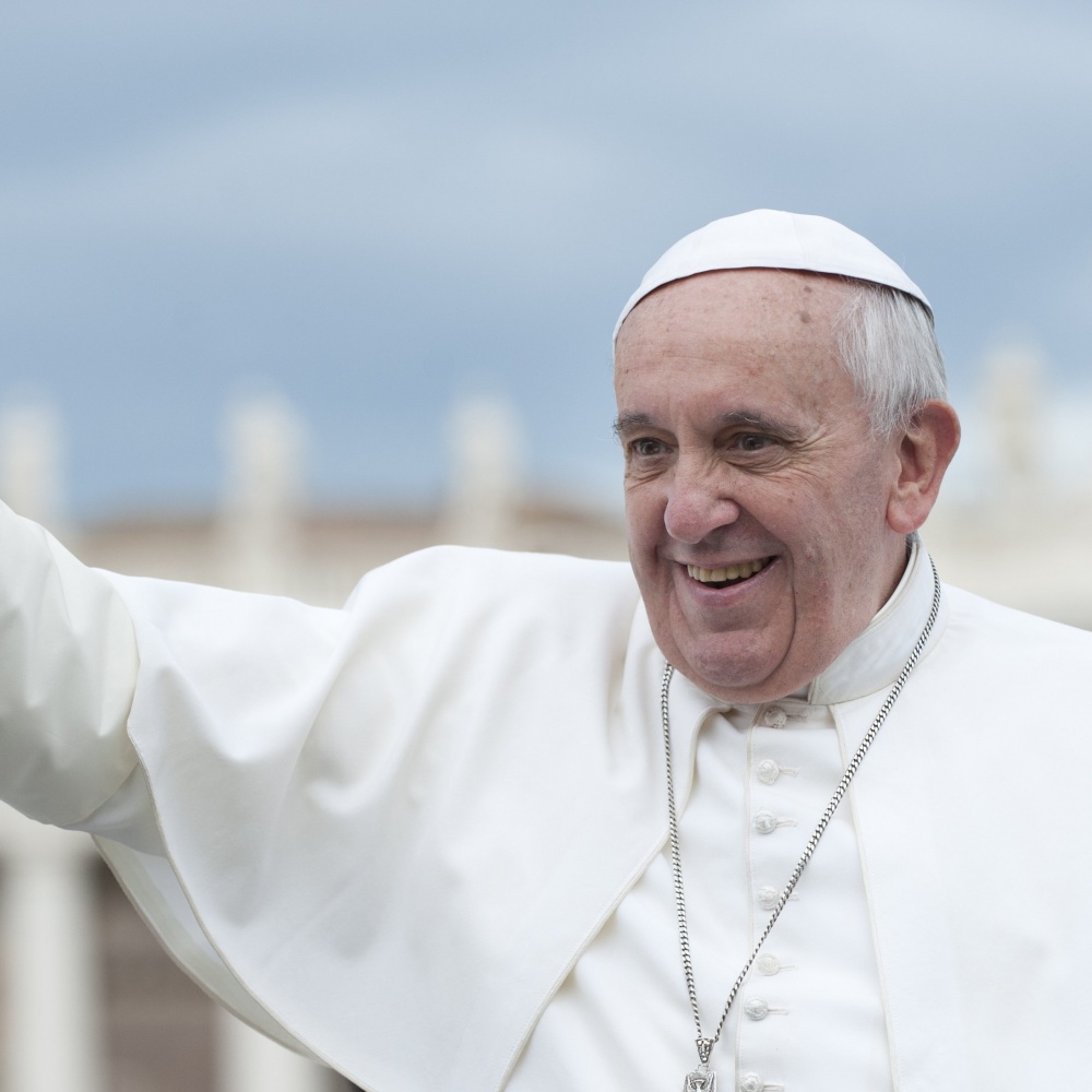 Papa Francesco caduto mentre tornava da Santa Marta, sta bene