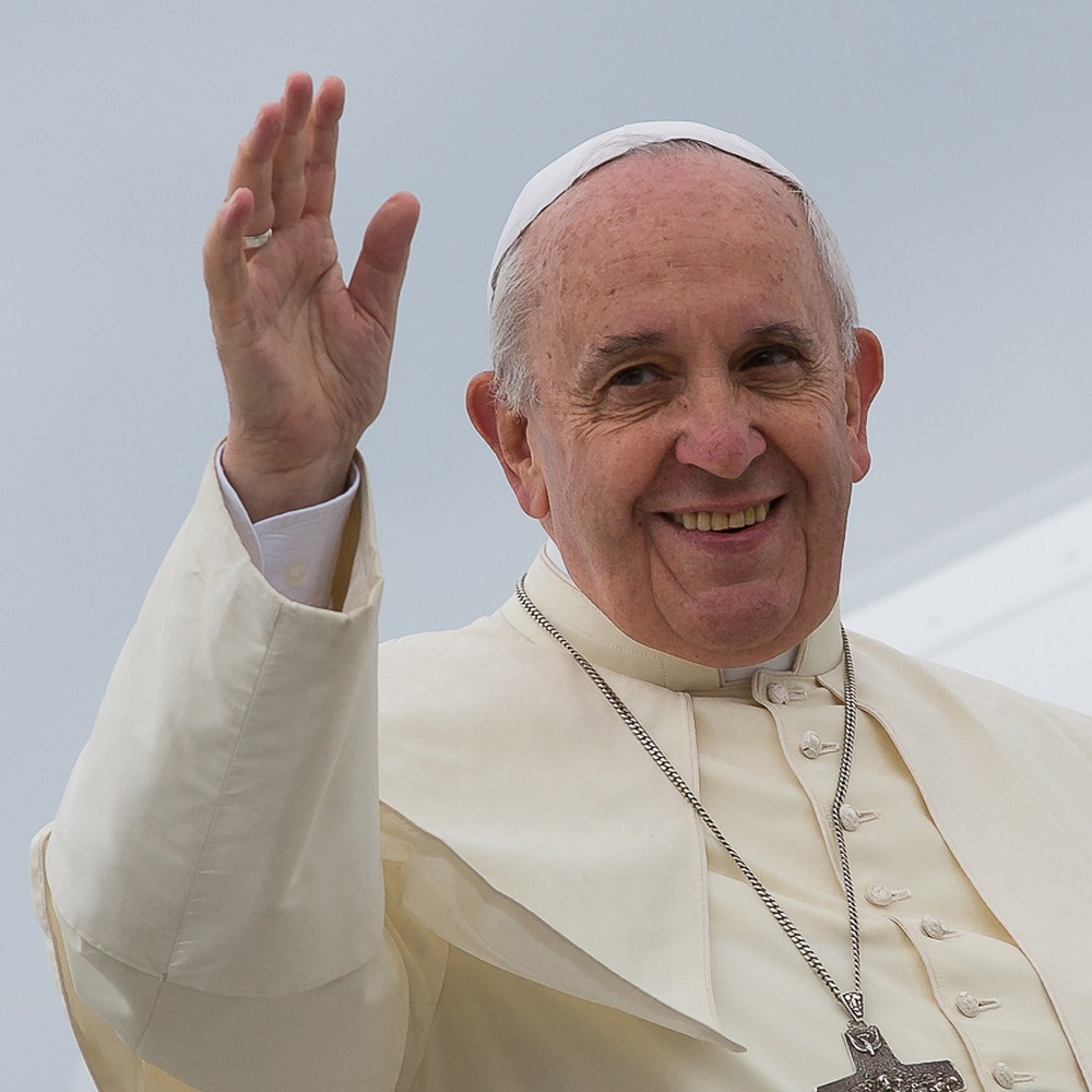 Papa Francesco in volo verso gli Emirati Arabi, è la prima volta