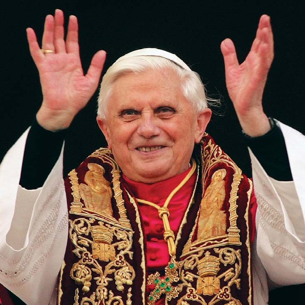 Papa Ratzinger compie 92 anni, visita e auguri da Papa Francesco