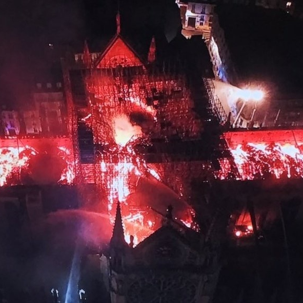 Incendio di Notre Dame, le immagini dal drone della polizia