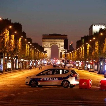 Parigi, l'Isis rivendica l'attentato agli Champs Elysees