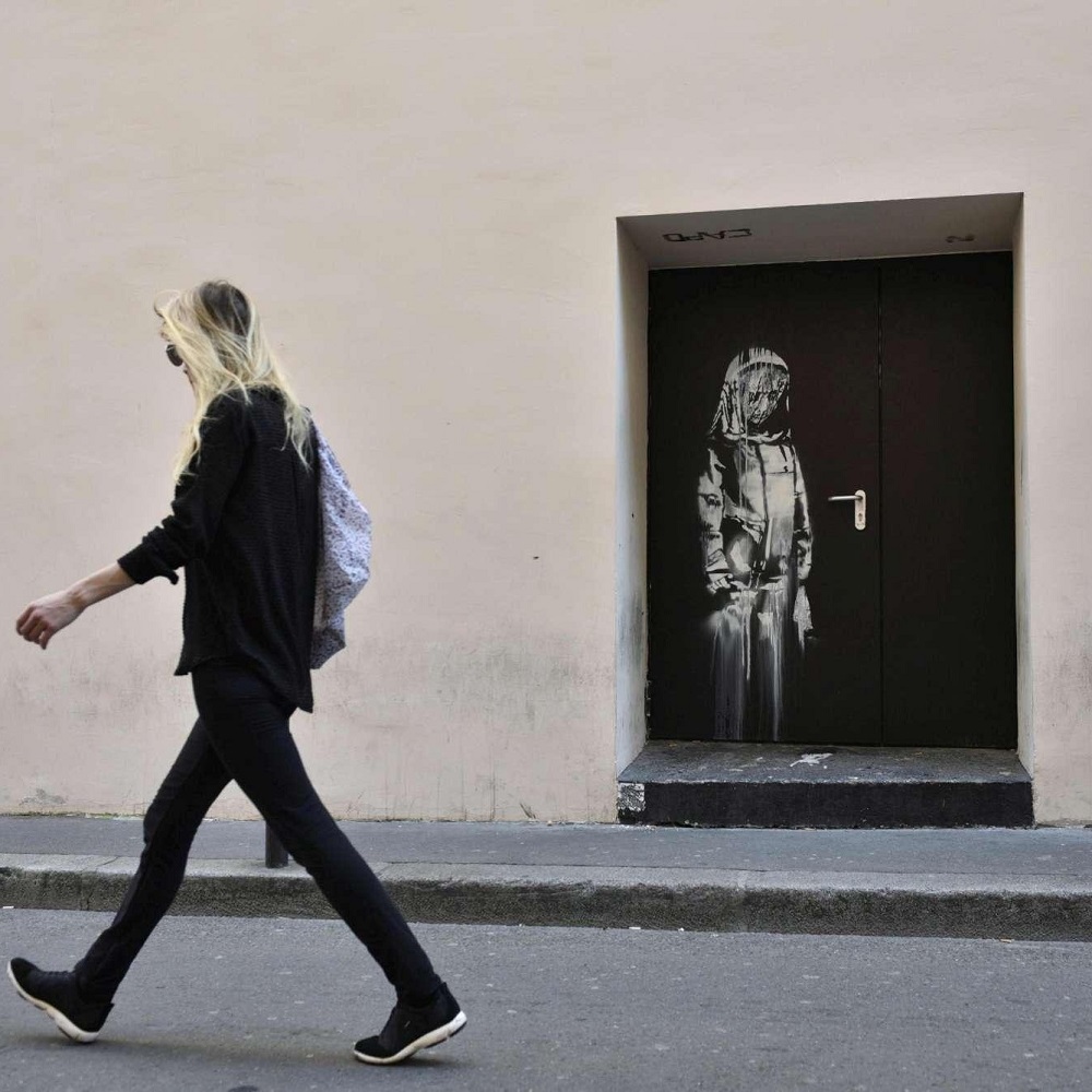 Parigi, rubato murale dell'artista Banksy al teatro Bataclan