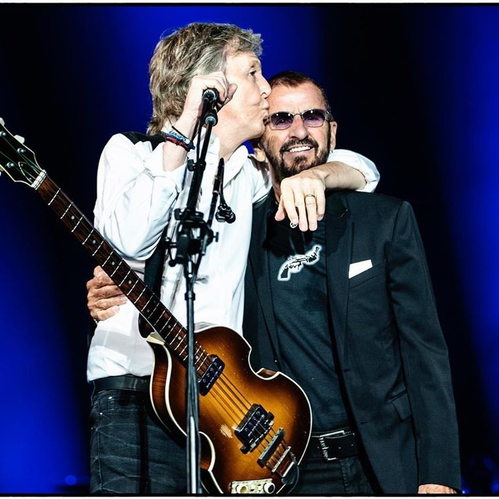 Paul McCartney chiama a sorpresa sul palco Ringo Starr