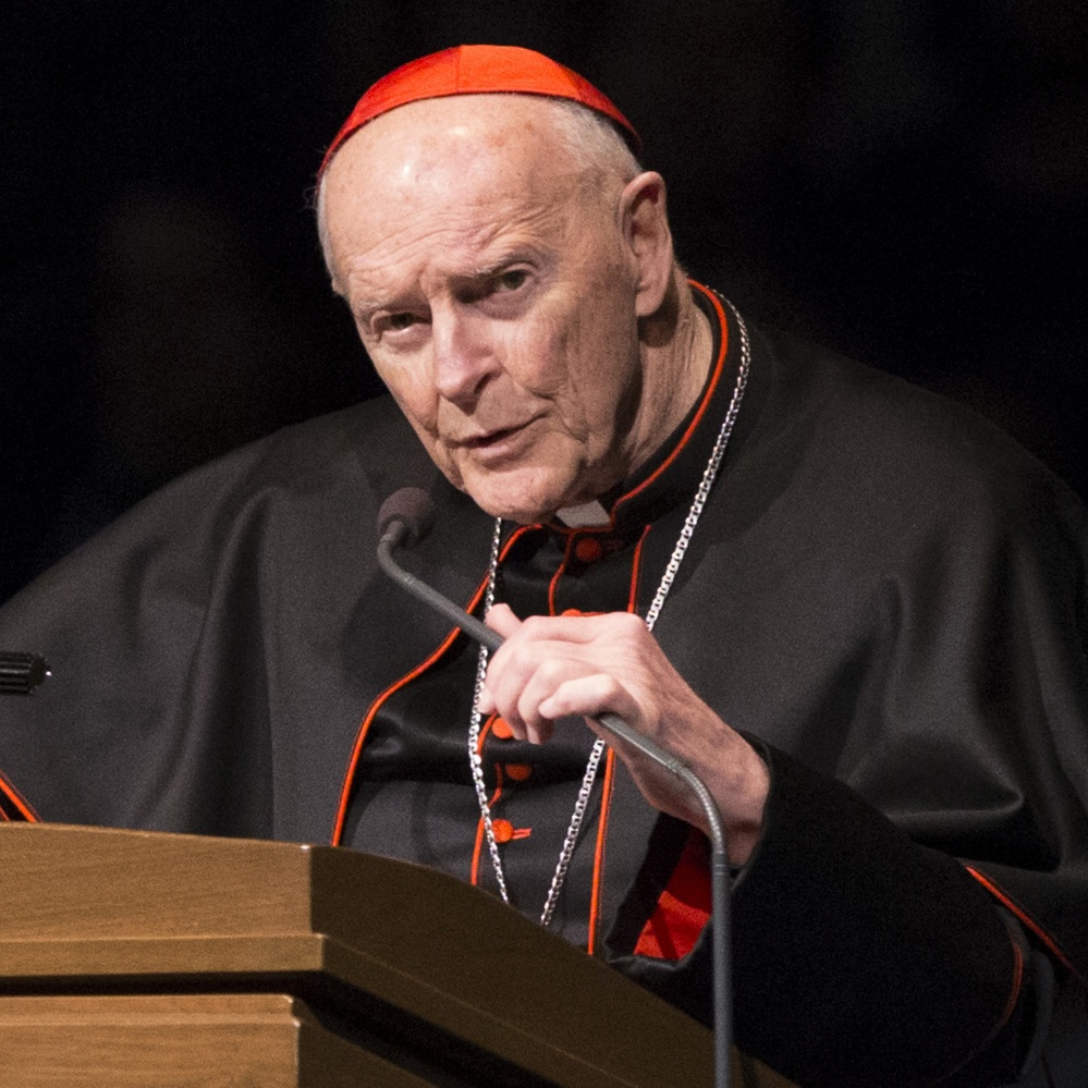 Pedofilia, il Papa spreta l'arcivescovo McCarrick