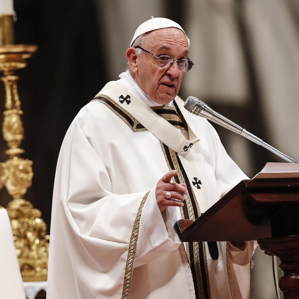 Pedofilia, il Papa toglie lo stato clericale a due vescovi
