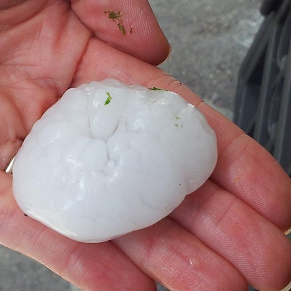 Pescara, chicchi di grandine grandi come arance, 18 feriti