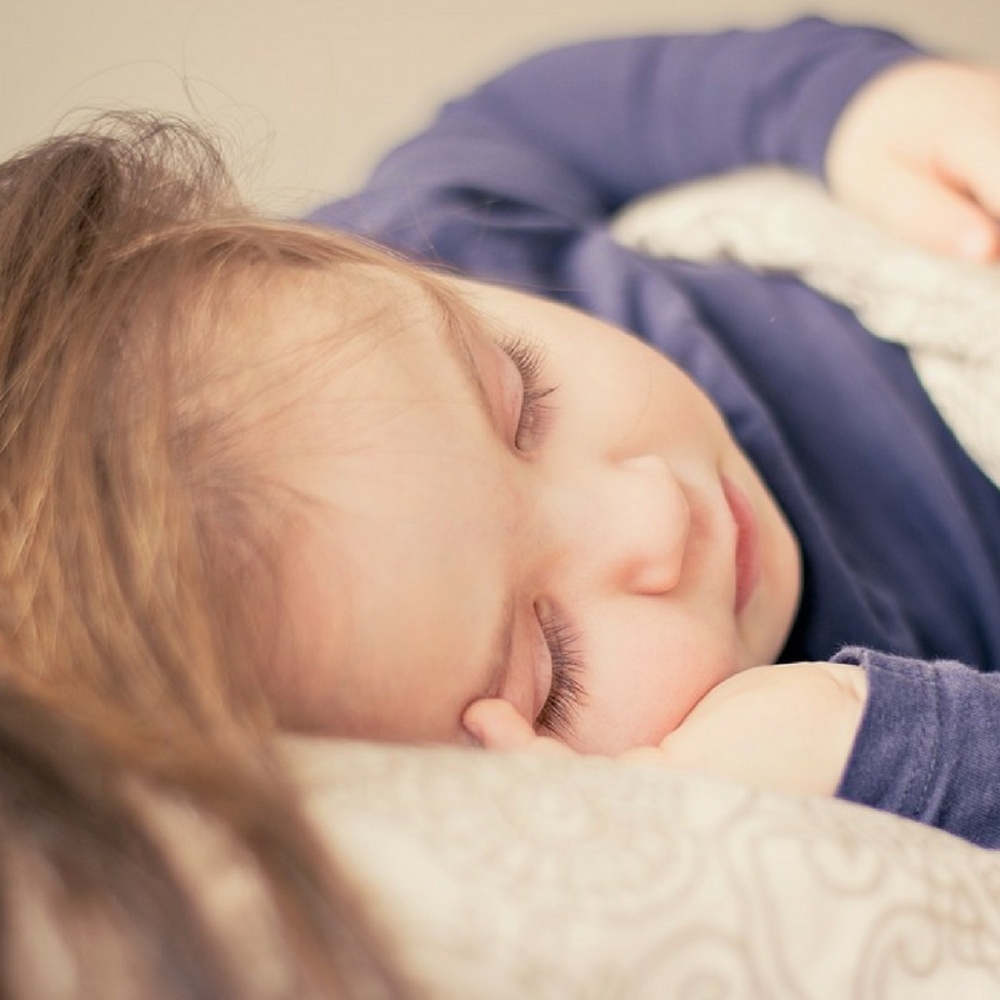 Pisolino pomeridiano migliora umore e rendimento dei bimbi