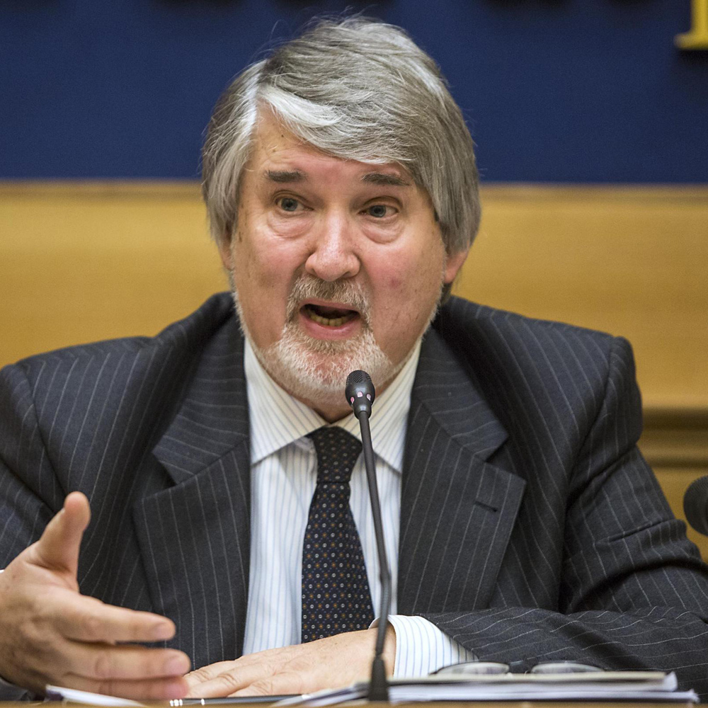 Poletti, mozione di sfiducia per frase sui giovani