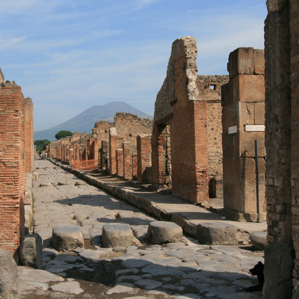 Pompei (Na), turista ruba pezzi mosaico dagli scavi