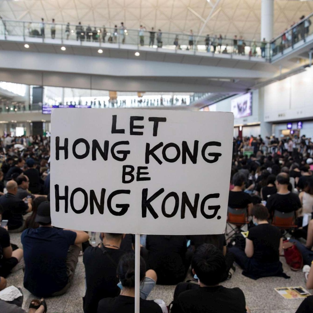 Protesta Hong Kong, aeroporto occupato, voli sospesi