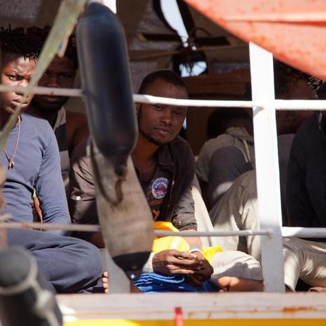 Reggio Calabria, arrivata al porto nave con 232 migranti