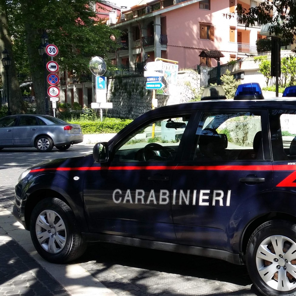 Reggio Calabria, dà fuoco all’auto con ex moglie dentro, è grave