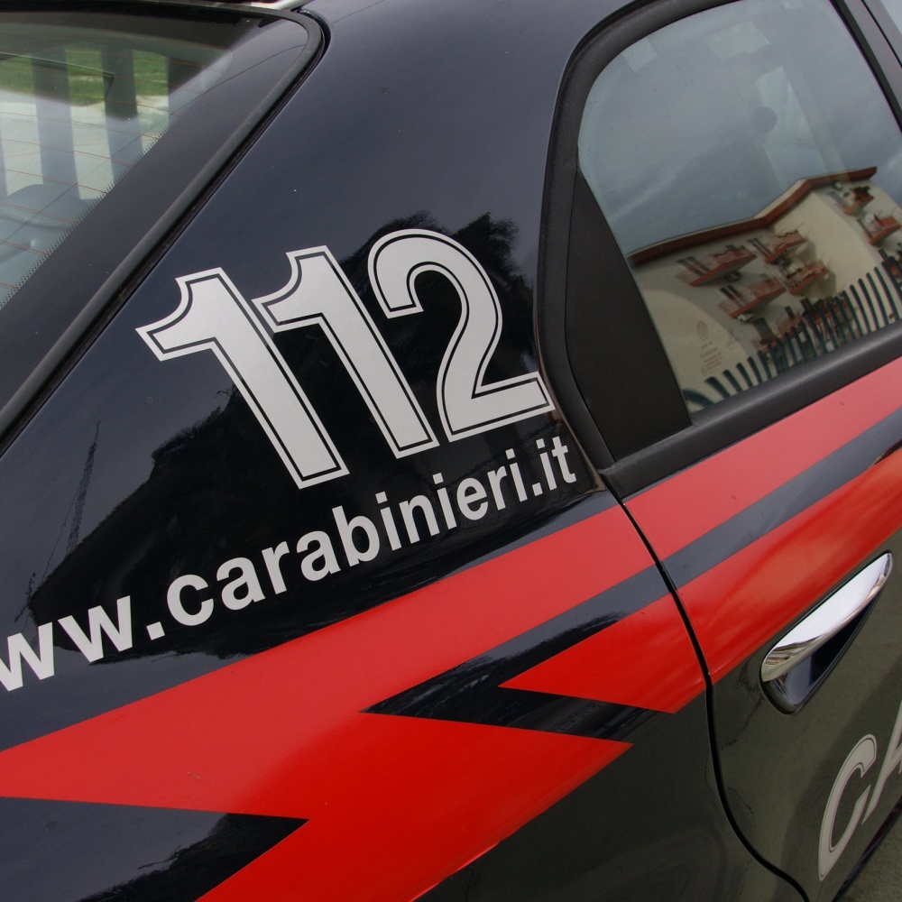 Riccione, gravi due ragazzi accoltellati in un locale