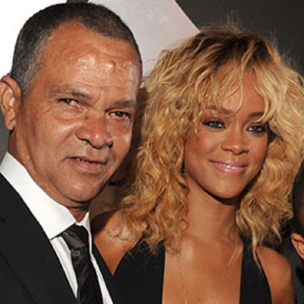 Rihanna, in causa con il padre per l'utilizzo del marchio Fenty