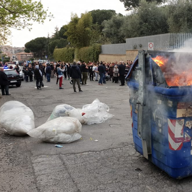 Roma, dopo proteste residenti Torre Maura, Comune sposta rom