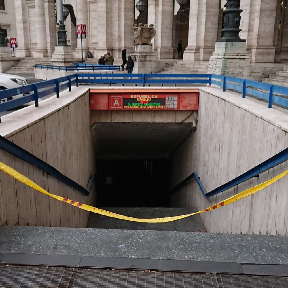 Roma, fermata metro Repubblica chiusa da 125 giorni