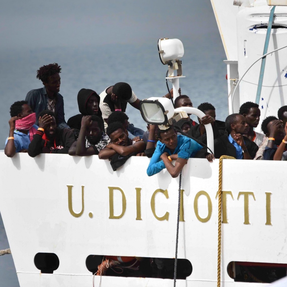 Roma, fermati migranti della Diciotti, Salvini, altro che poverini