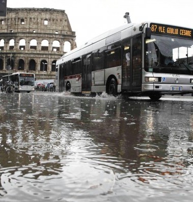 Roma, polemiche per i danni del maltempo