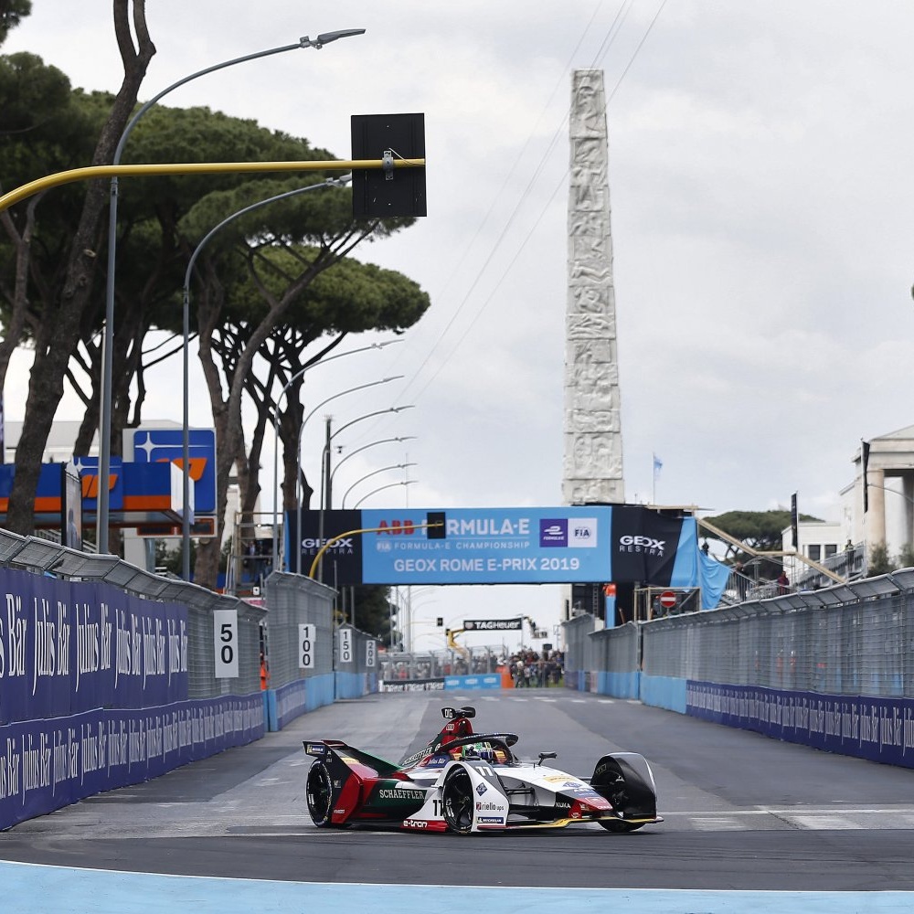 Roma, torna la Formula E, vince Mitch Evans sotto la pioggia