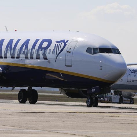 Ryanair, annullati 2mila voli per “miglioramento puntualità”