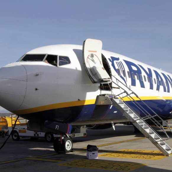 Ryanair, da oggi cambiano le regole per i bagagli