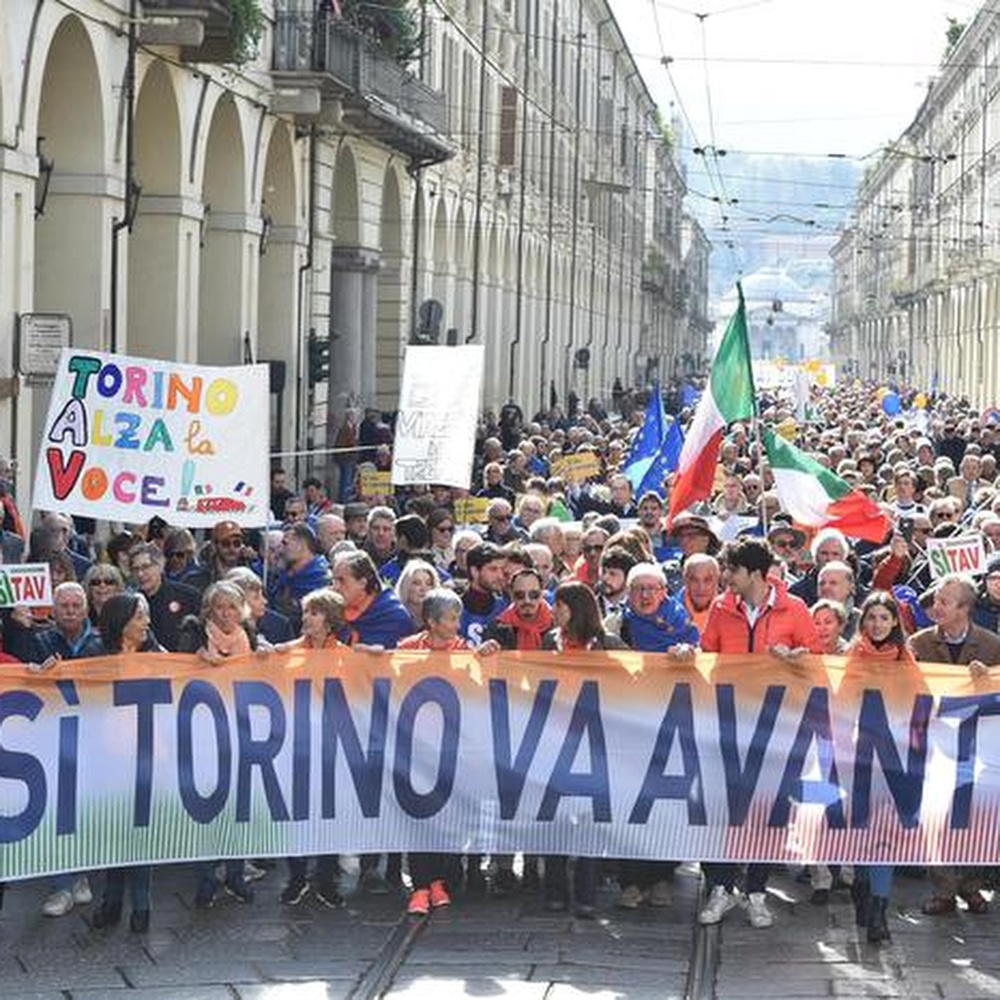 Sì Tav di nuovo in piazza a Torino, siamo 20mila