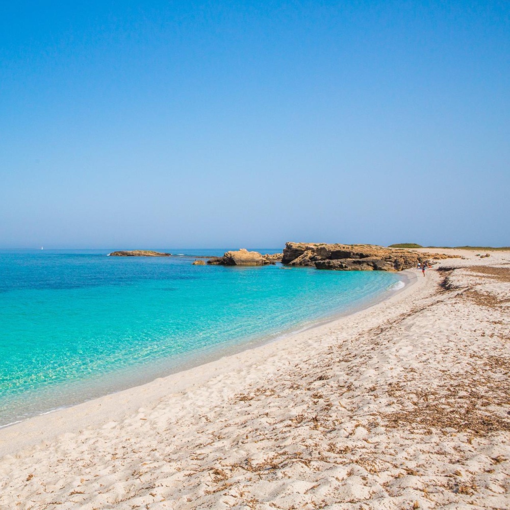 Sardegna, spiagge depredate, dopo 40 anni riporta sabbia da Roma