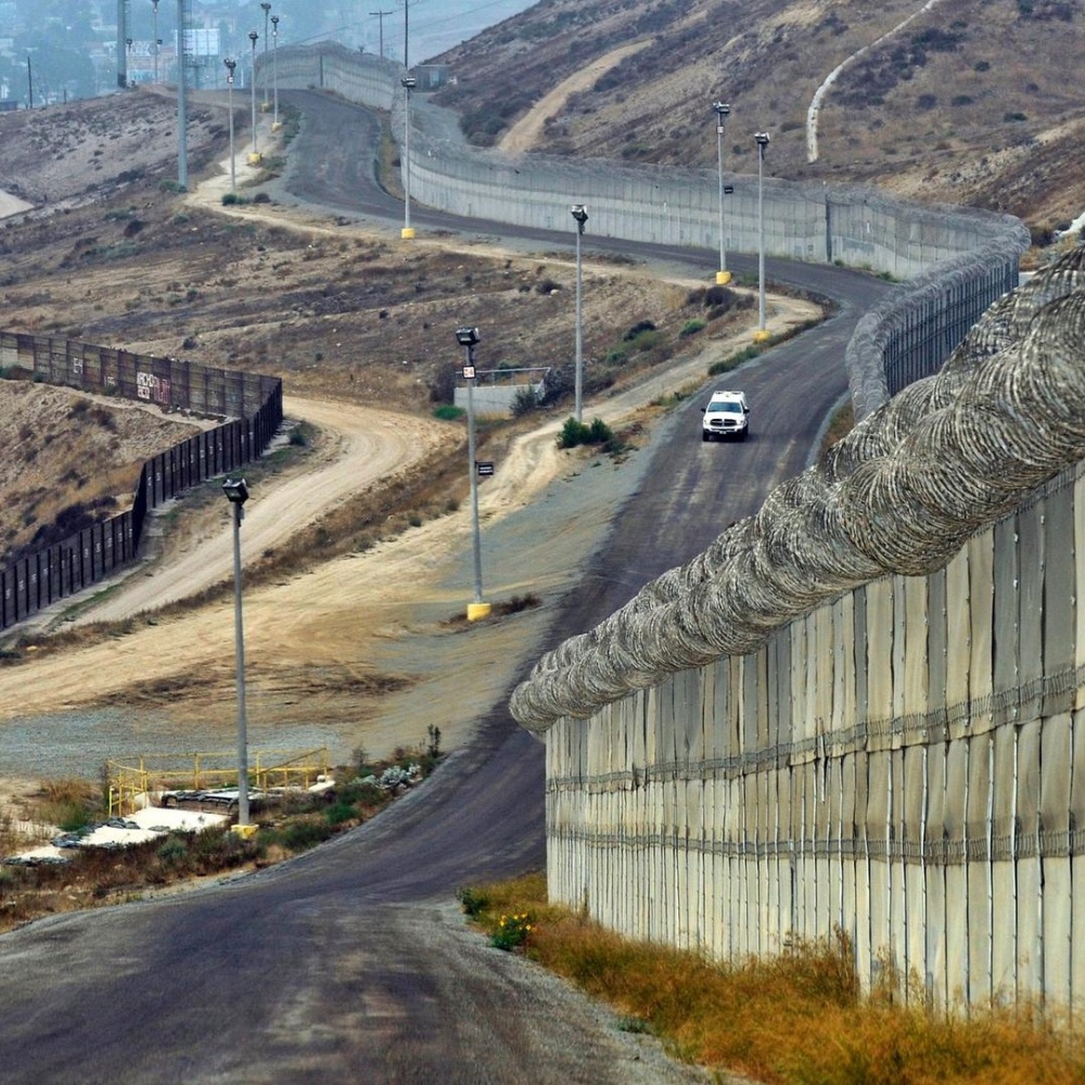 Scontri a confine Messico, Usa chiudono valico Tijuana