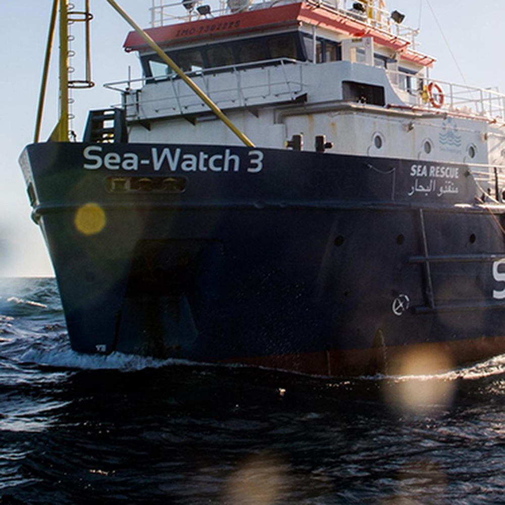 Sea Watch, sbarcati i migranti, furia di Salvini